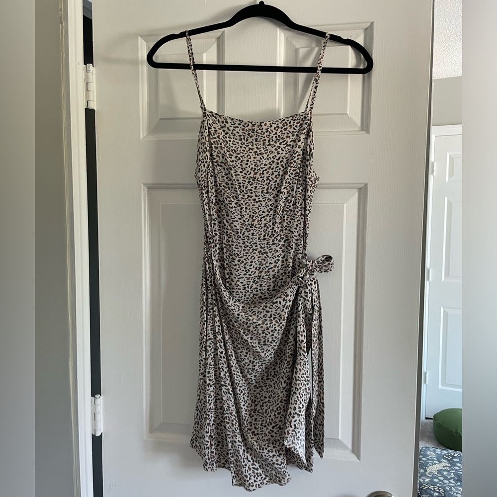 Abercrombie and fitch side tie leopard dress size small